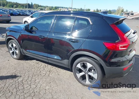 2024 Volvo Xc40 B5 Plus Dark Theme z USA, uszkodzony, nr VIN YV4L12ULXR2326994
